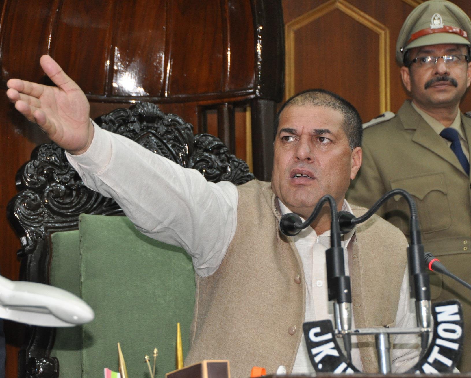 Dy Speaker admonishes Govt for replying different replies to one same question